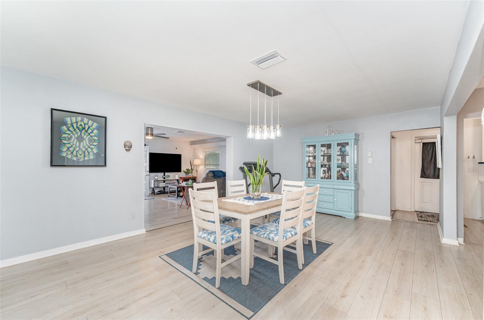 Image 8 of 33 For 710 Delmar Street