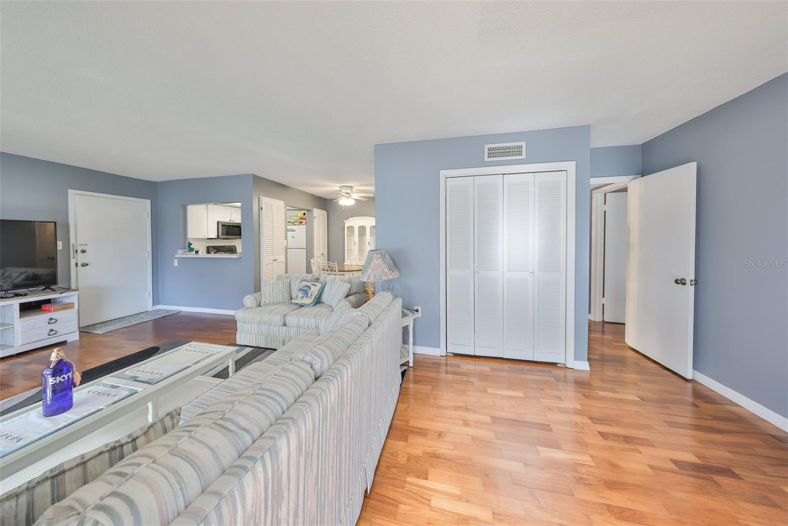 Image 15 of 42 For 5108 Amulet Drive  206