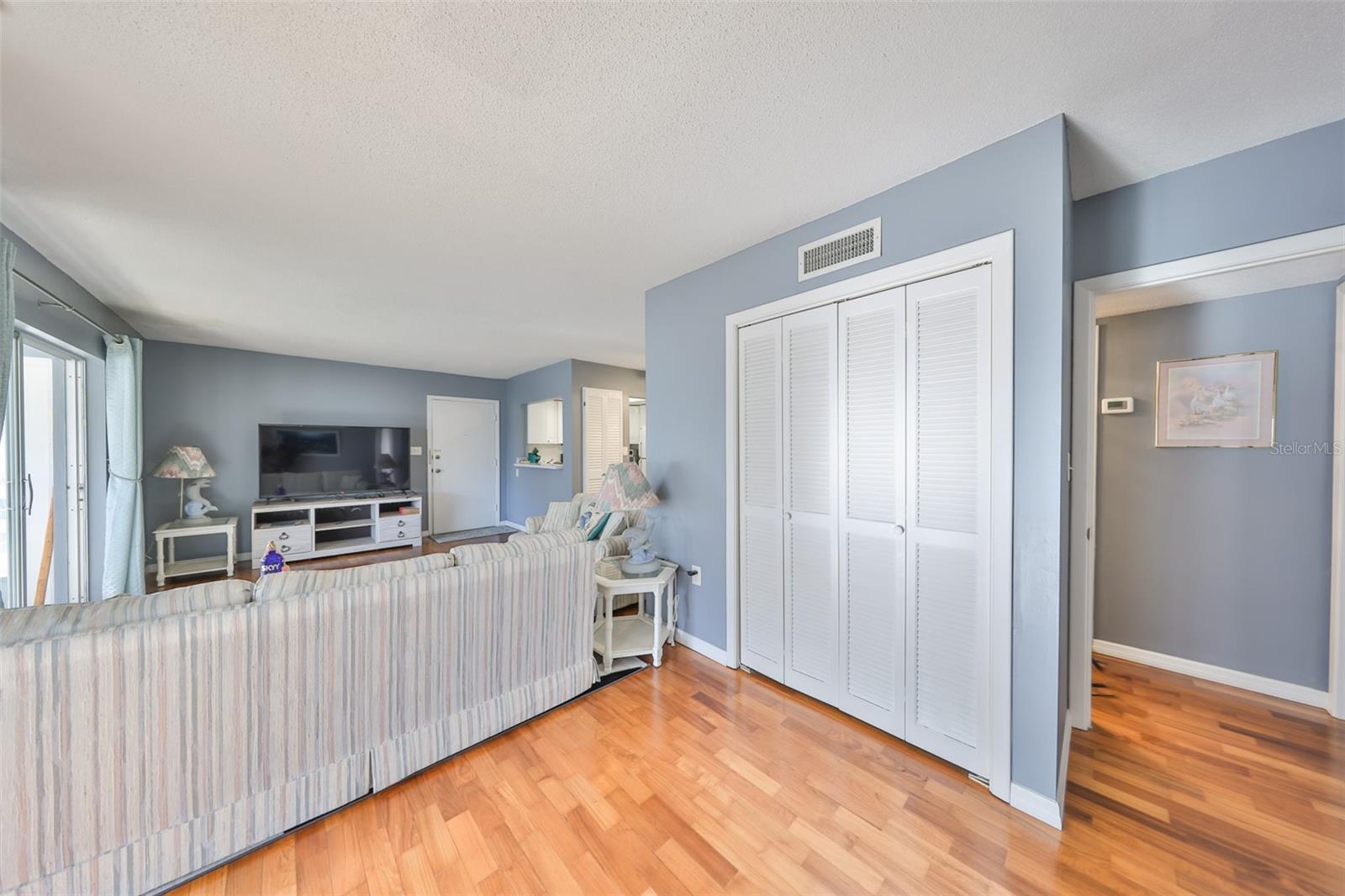 Image 16 of 42 For 5108 Amulet Drive  206