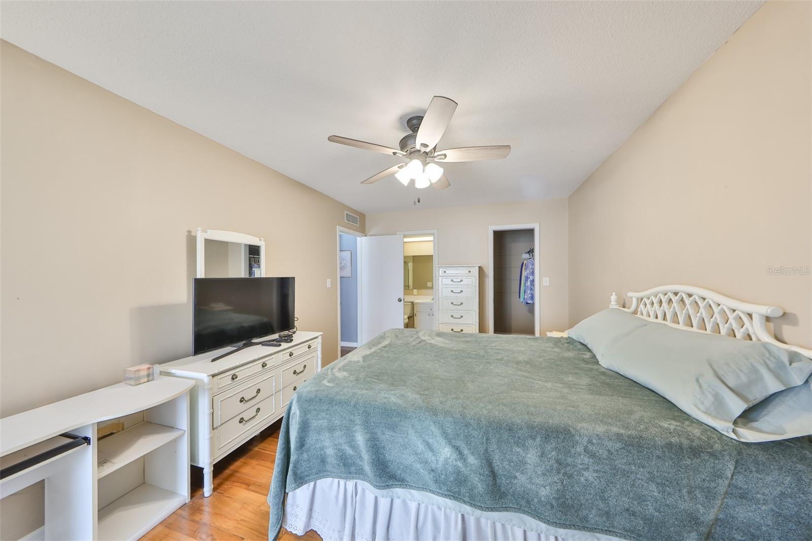 Image 22 of 42 For 5108 Amulet Drive  206