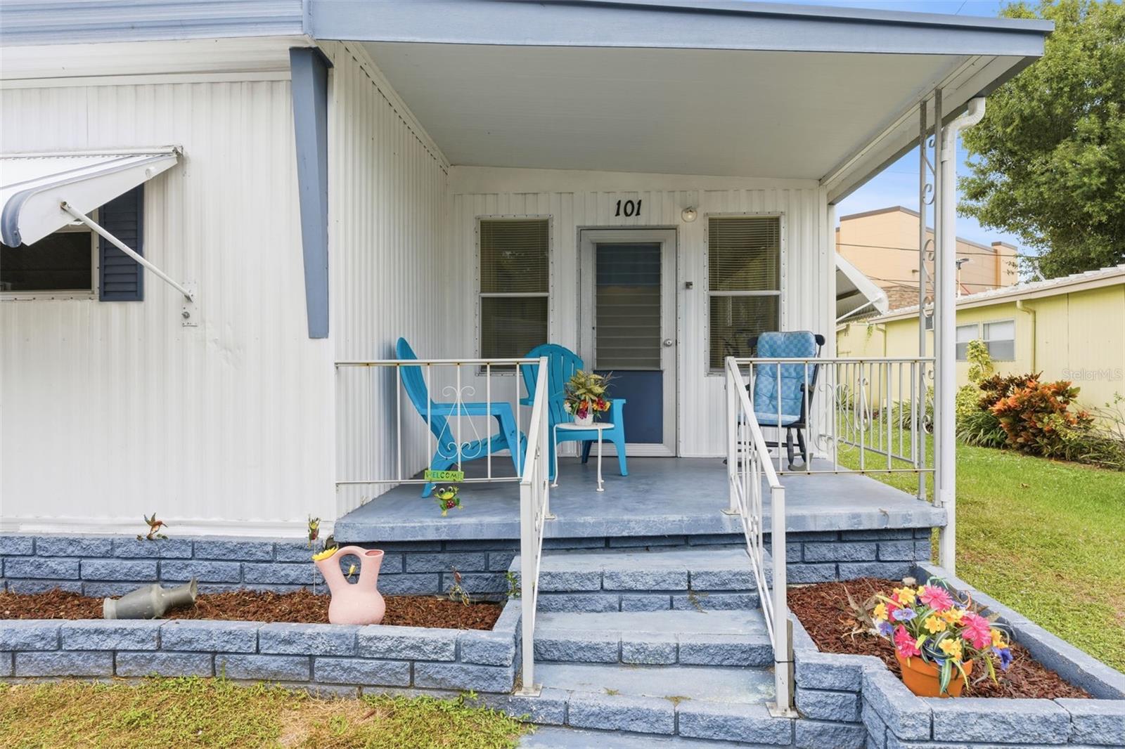 Listing photo id 0 for 27466 Us Highway 19 N 101