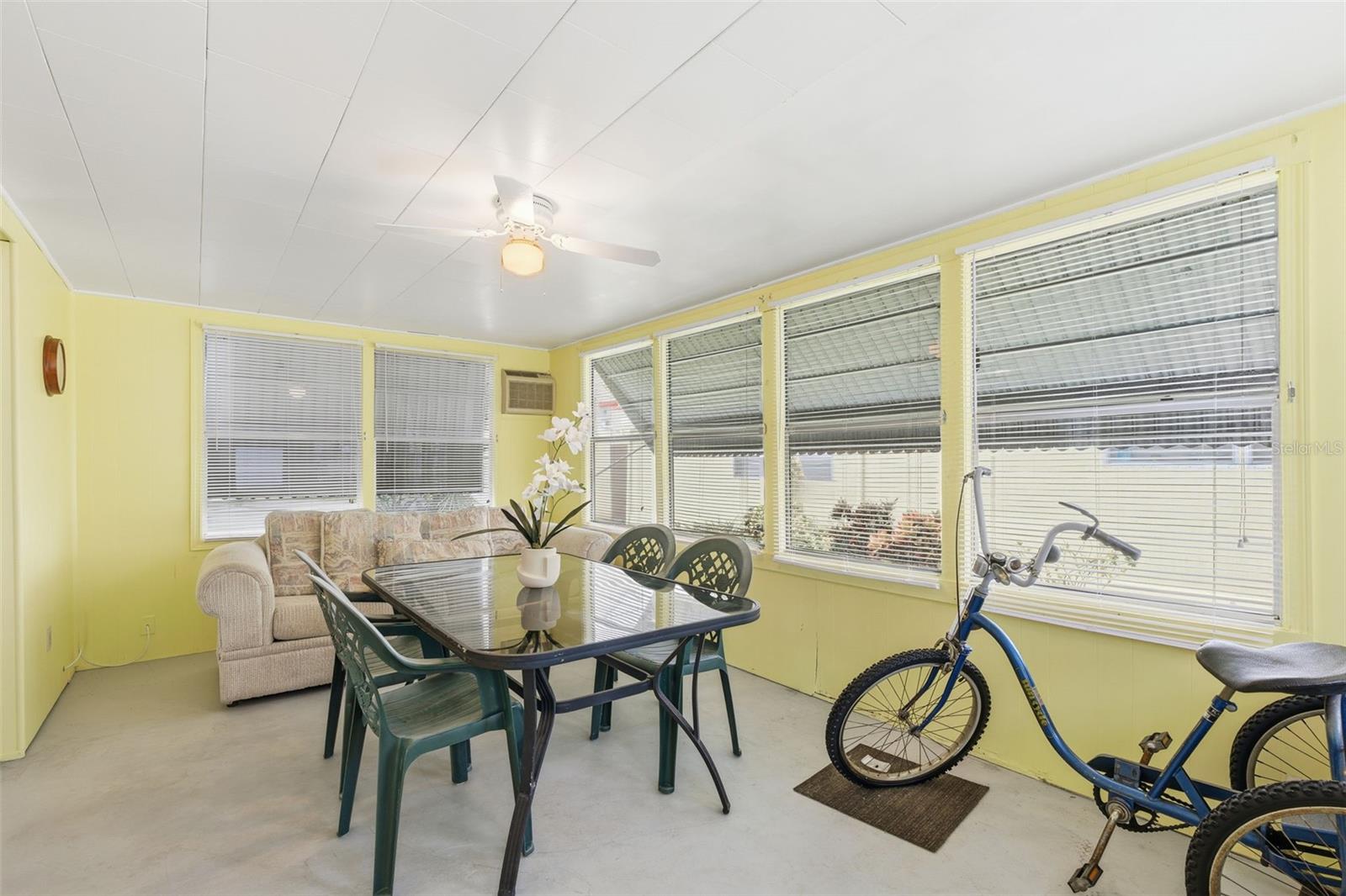 Listing photo id 23 for 27466 Us Highway 19 N 101