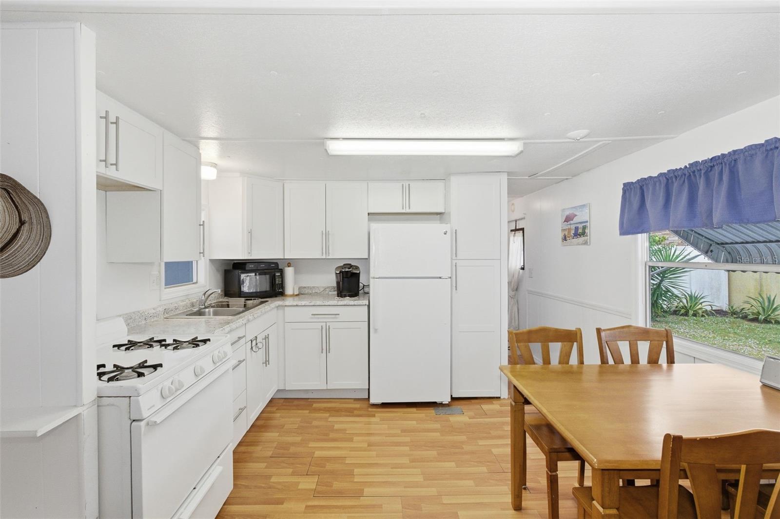 Listing photo id 2 for 27466 Us Highway 19 N 101