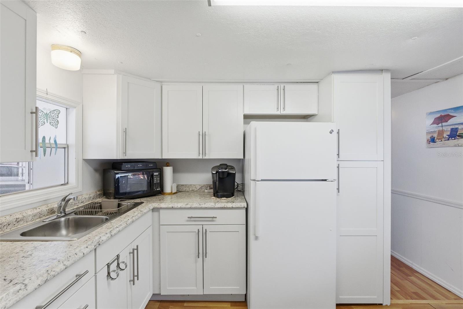 Listing photo id 4 for 27466 Us Highway 19 N 101