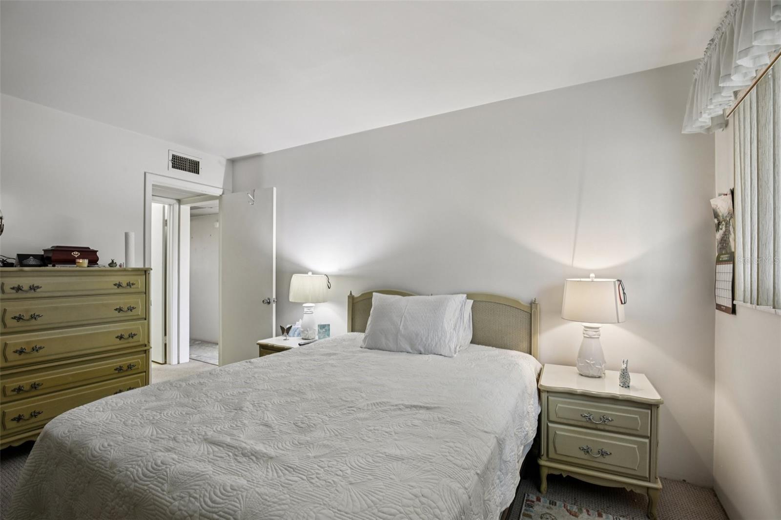 Image 12 of 56 For 201 Kings Boulevard 13