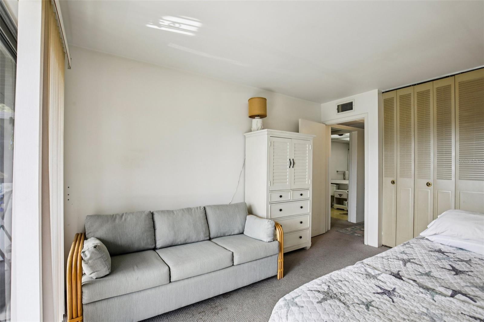 Image 16 of 56 For 201 Kings Boulevard 13