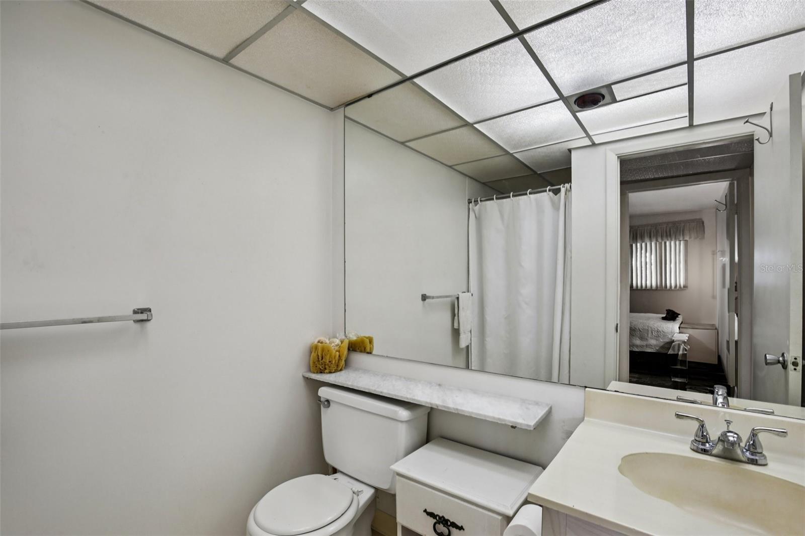 Image 17 of 56 For 201 Kings Boulevard 13