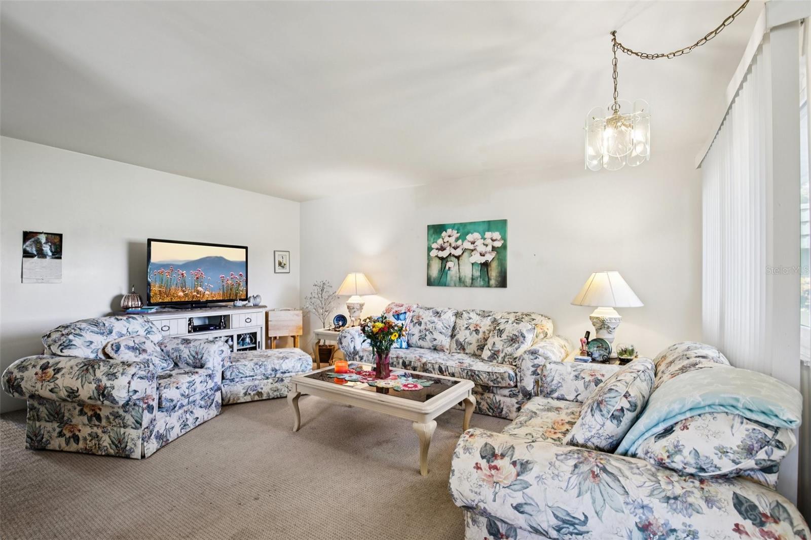 Image 4 of 56 For 201 Kings Boulevard 13