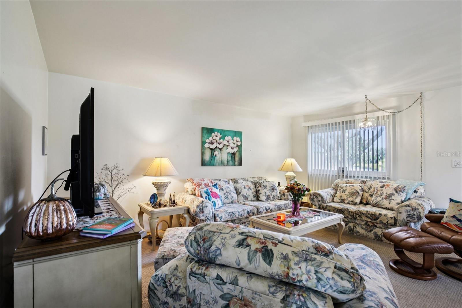 Image 6 of 56 For 201 Kings Boulevard 13