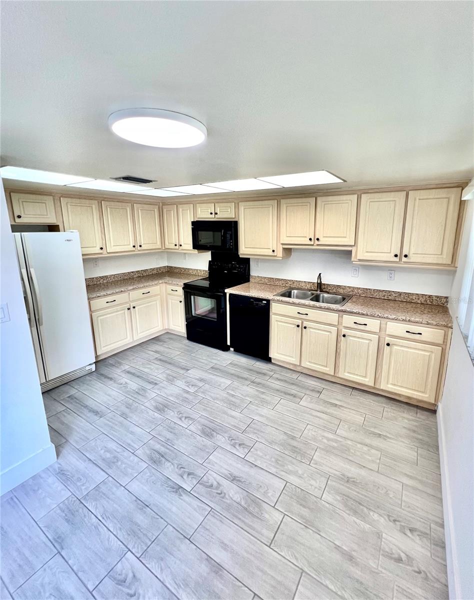 Image 4 of 12 For 60 Iris Place