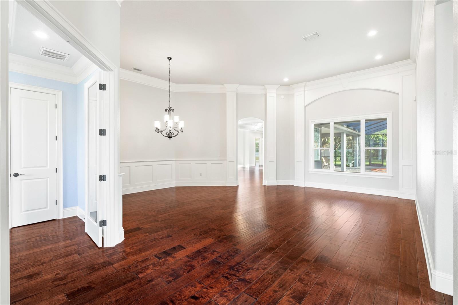 Image 10 of 79 For 6632 Crescent Woods Circle