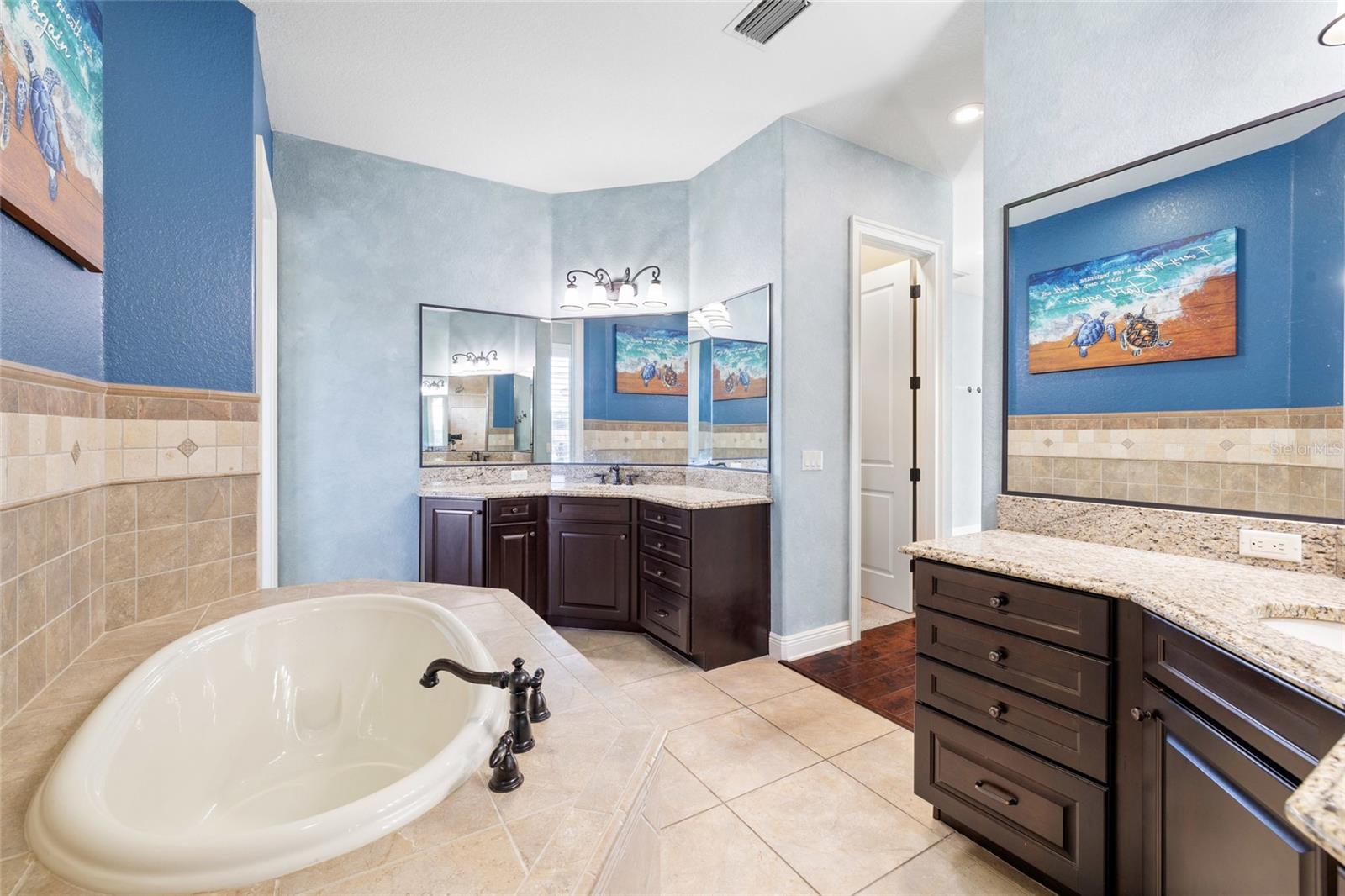 Image 32 of 79 For 6632 Crescent Woods Circle