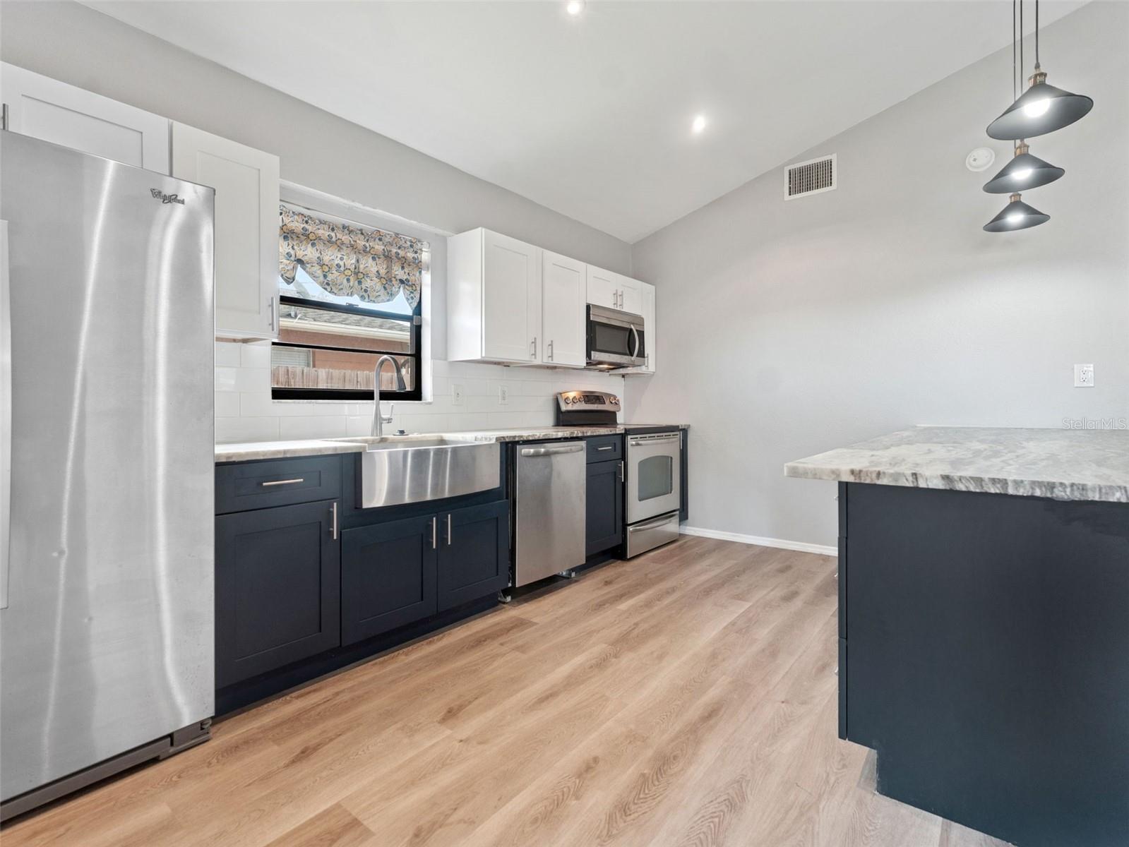 Image 6 of 26 For 766 91st Avenue N