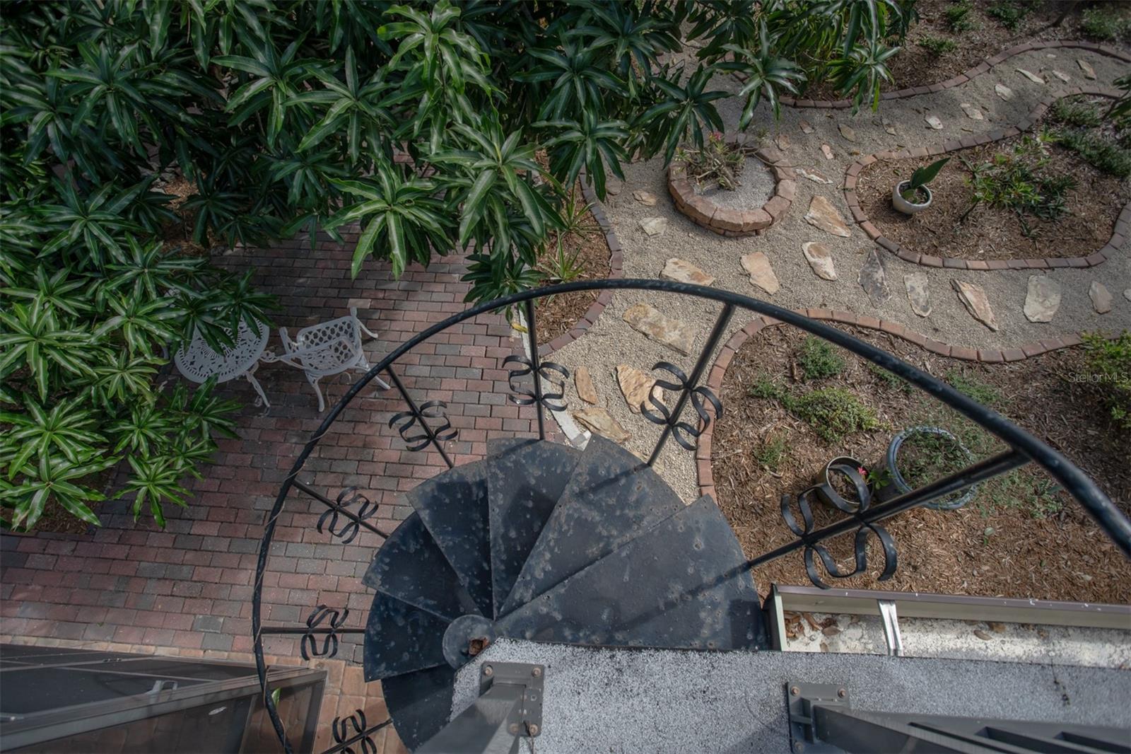 Image 27 of 35 For 645 Palmetto Drive