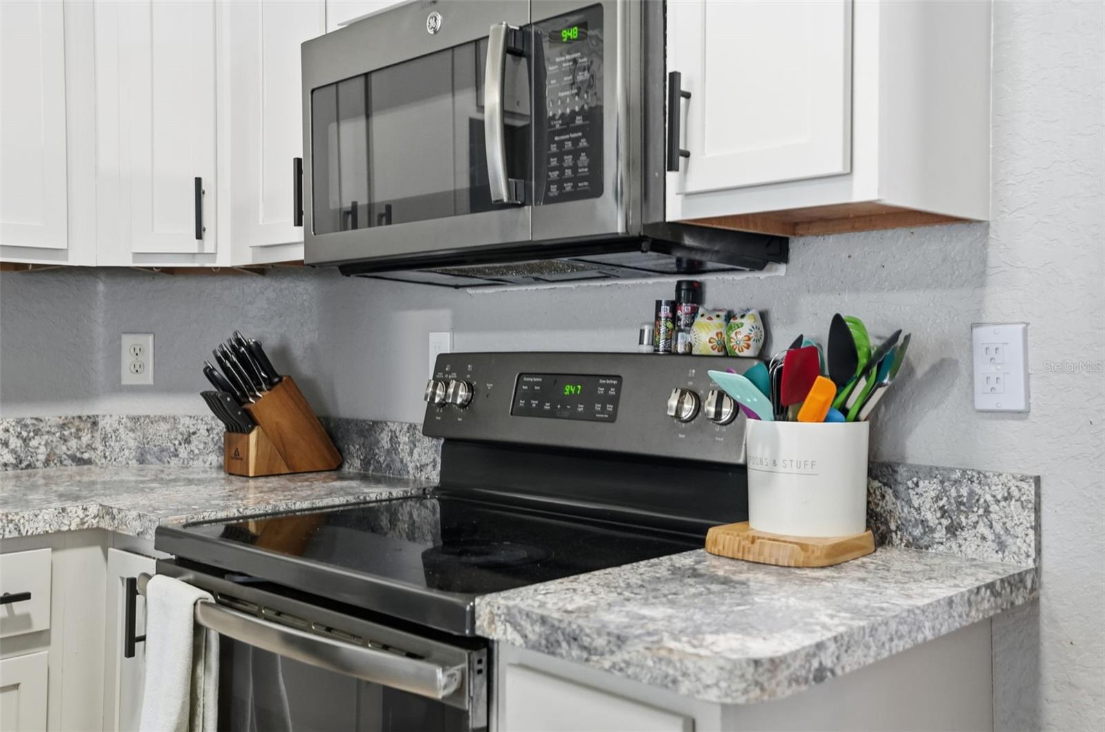 Listing photo id 8 for 3008 Cloudcroft Avenue