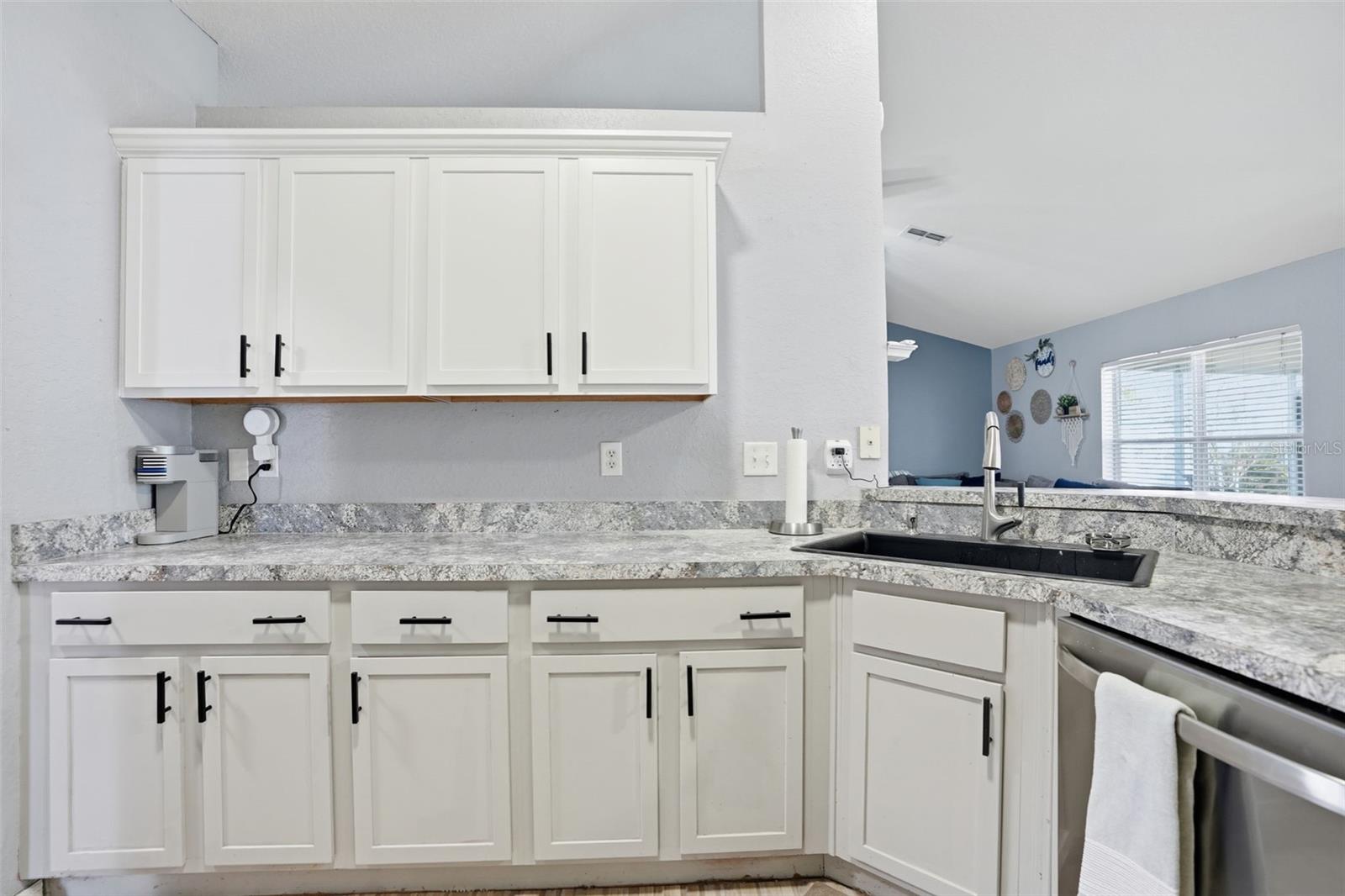 Listing photo id 10 for 3008 Cloudcroft Avenue