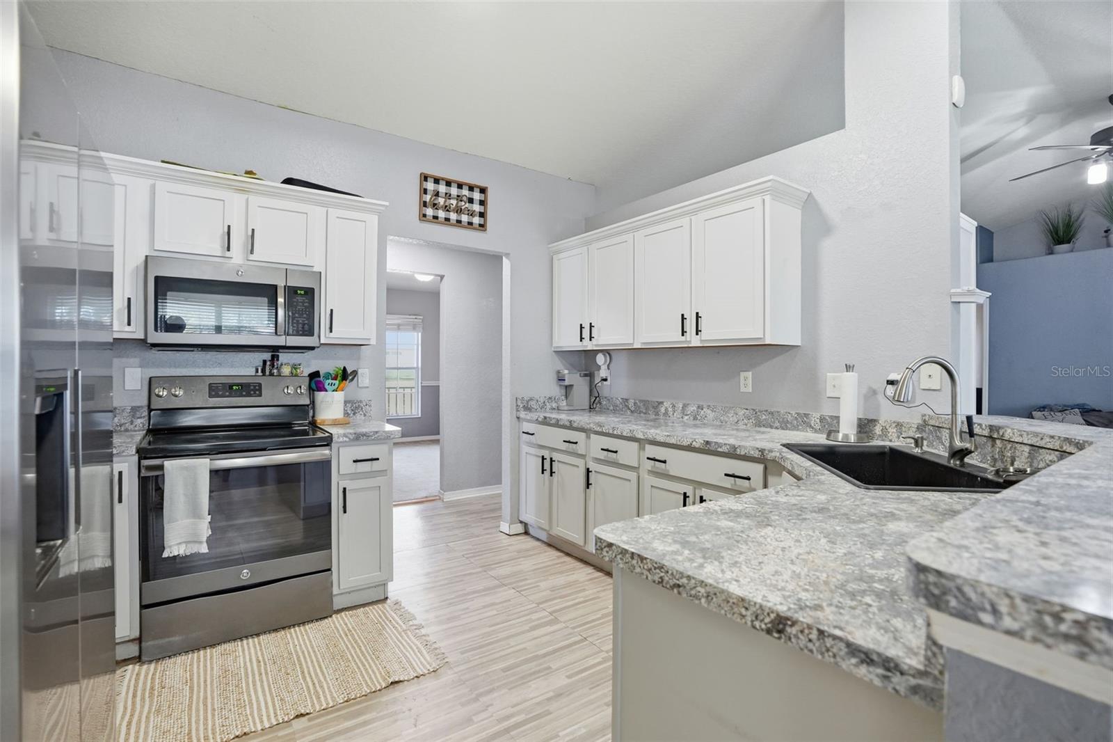 Listing photo id 11 for 3008 Cloudcroft Avenue