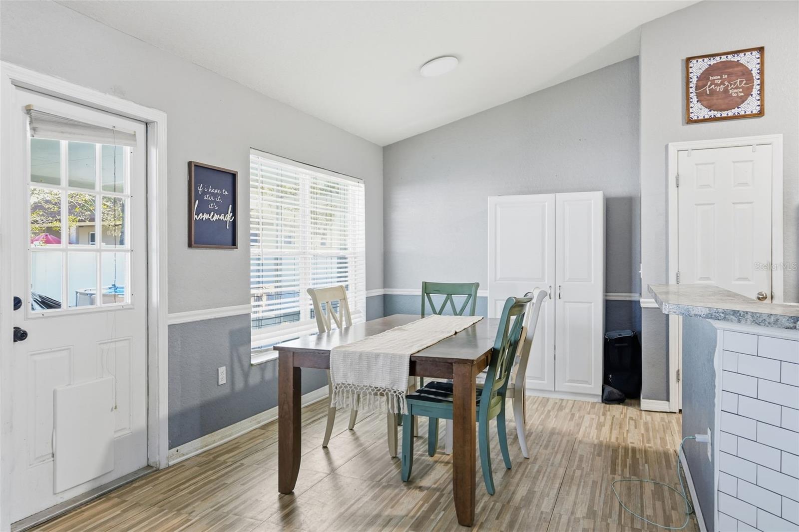 Listing photo id 15 for 3008 Cloudcroft Avenue