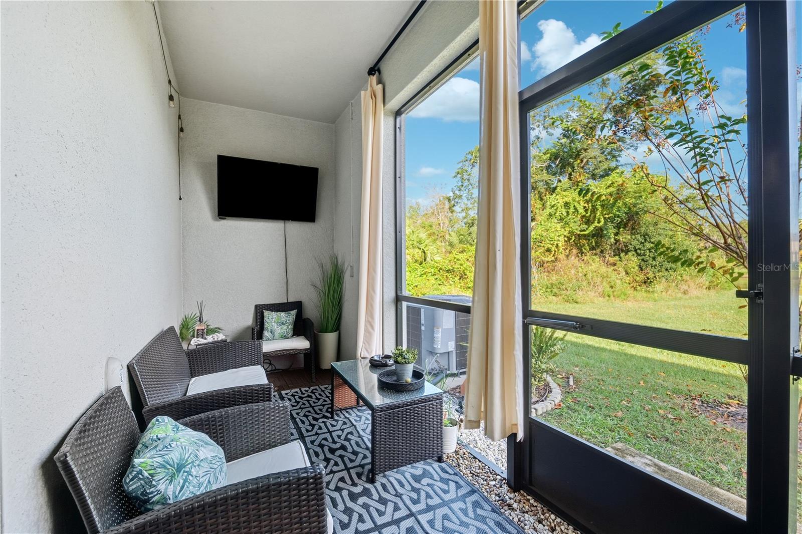 Image 16 of 47 For 23217 Willow Glen Way