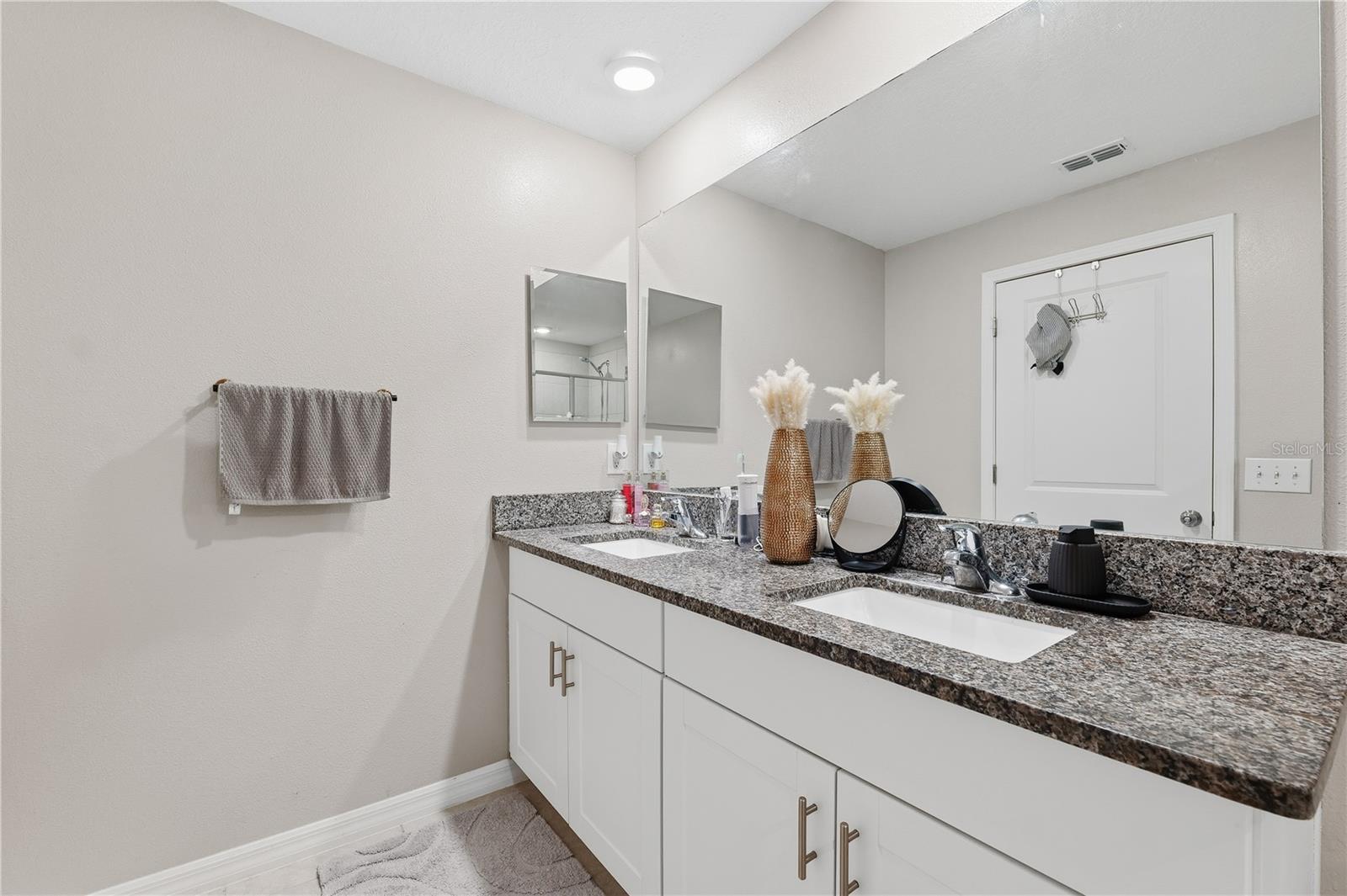 Image 28 of 47 For 23217 Willow Glen Way