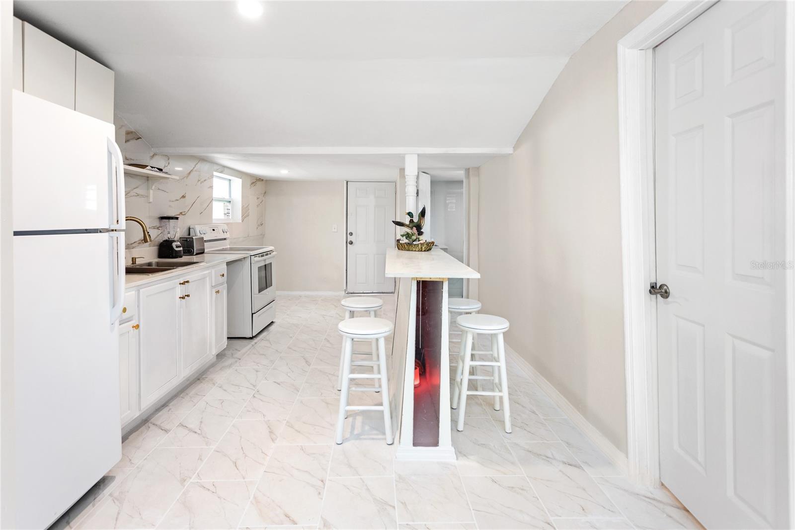 Image 10 of 22 For 802 Jurgens Street