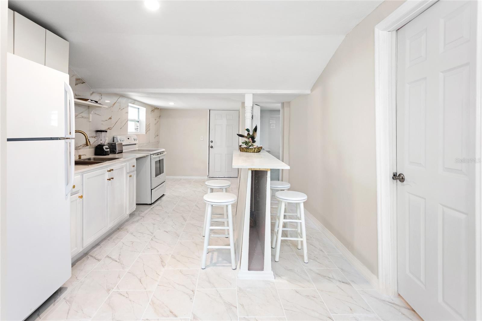 Image 11 of 22 For 802 Jurgens Street