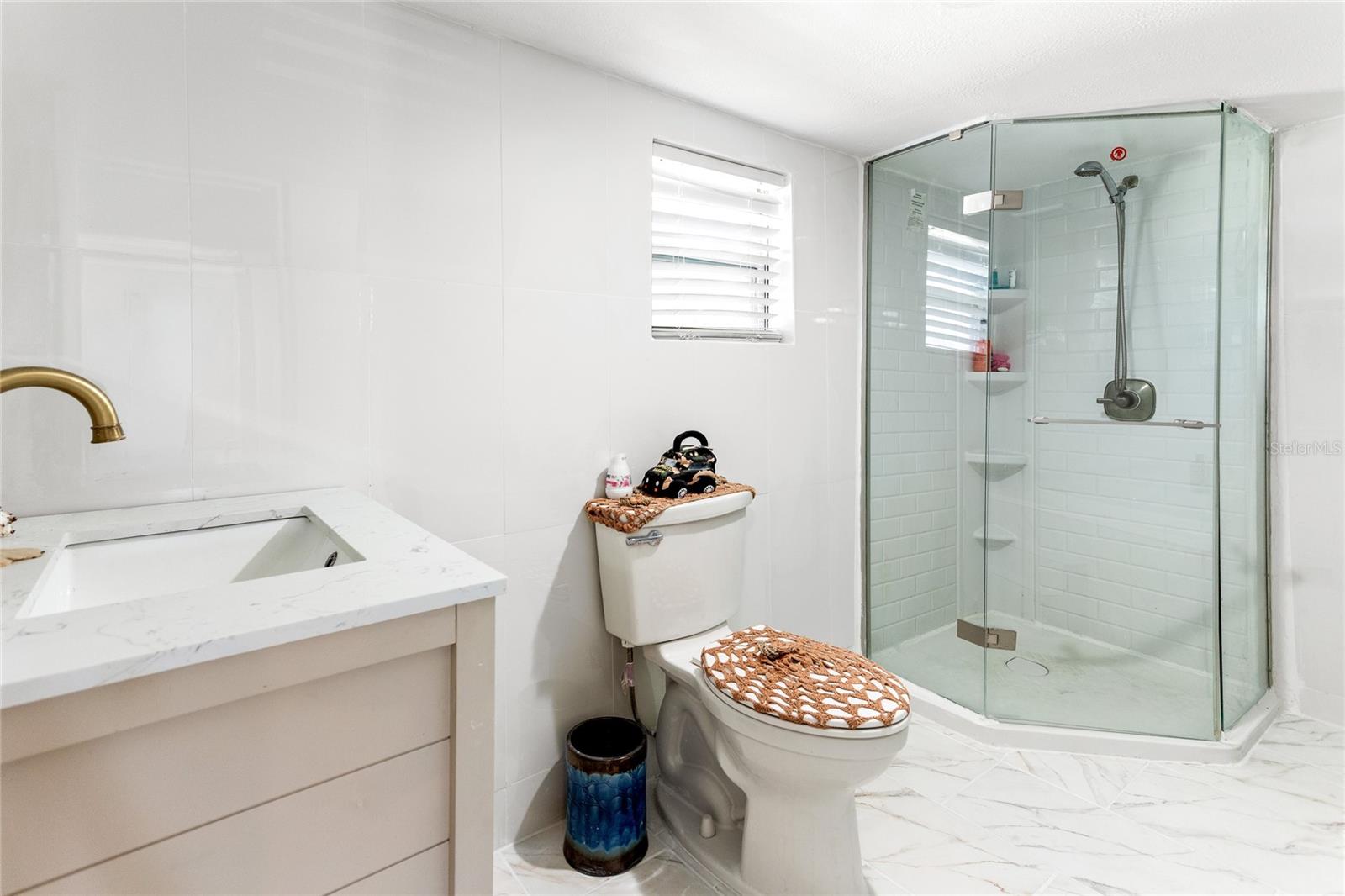 Image 15 of 22 For 802 Jurgens Street