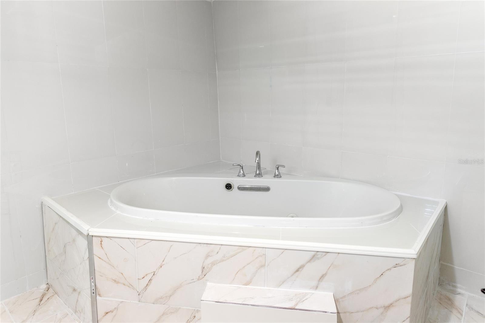 Image 17 of 22 For 802 Jurgens Street