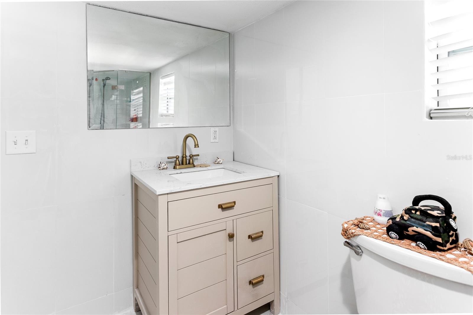 Image 19 of 22 For 802 Jurgens Street