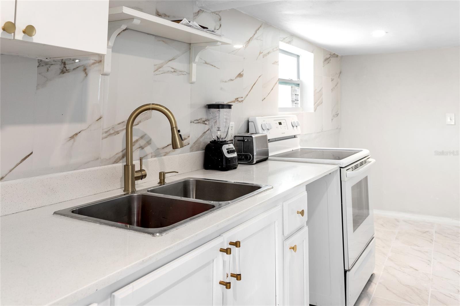 Image 9 of 22 For 802 Jurgens Street