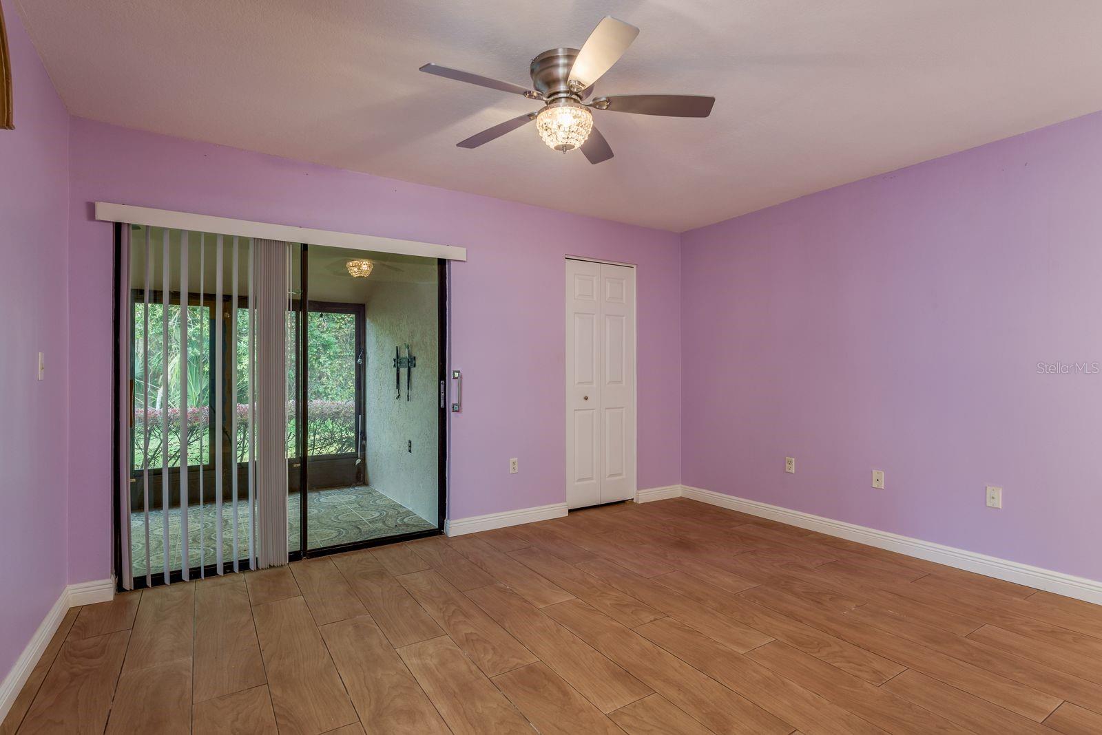 Listing photo id 13 for 1300 Shady Pine Way B