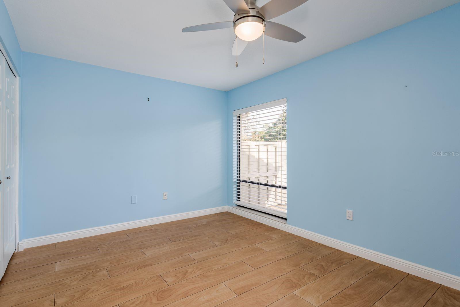 Listing photo id 18 for 1300 Shady Pine Way B