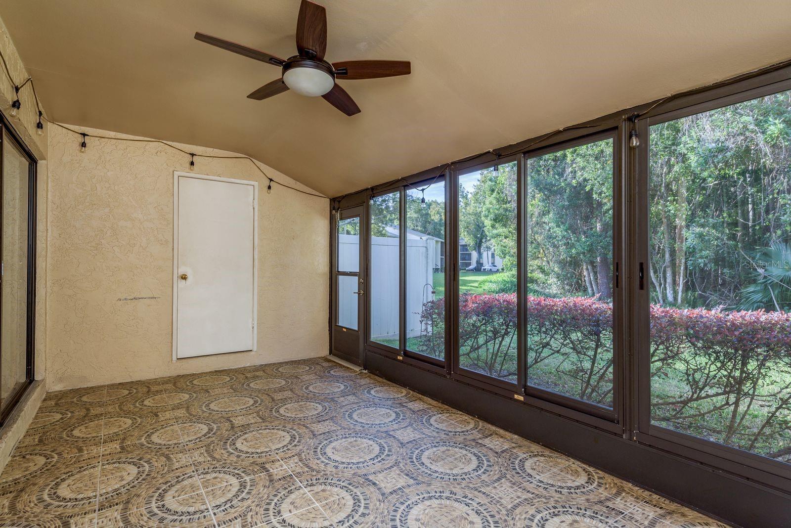 Listing photo id 22 for 1300 Shady Pine Way B