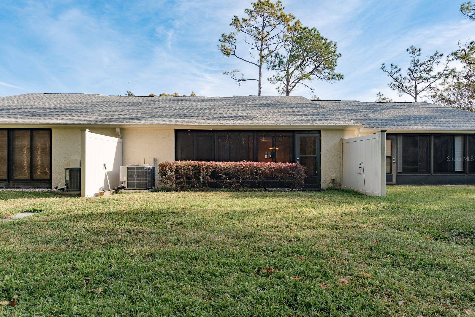 Listing photo id 24 for 1300 Shady Pine Way B