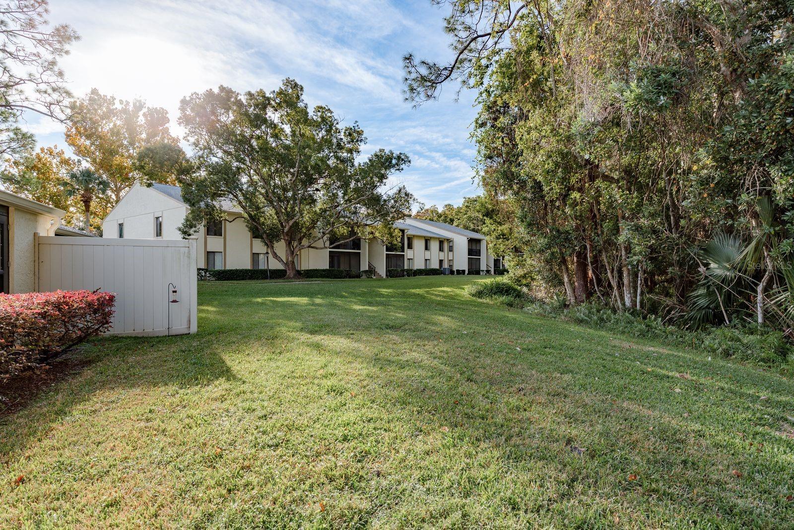 Listing photo id 27 for 1300 Shady Pine Way B