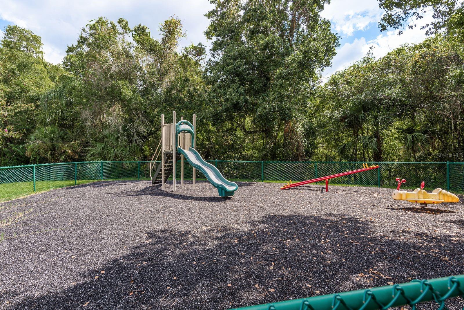 Listing photo id 29 for 1300 Shady Pine Way B