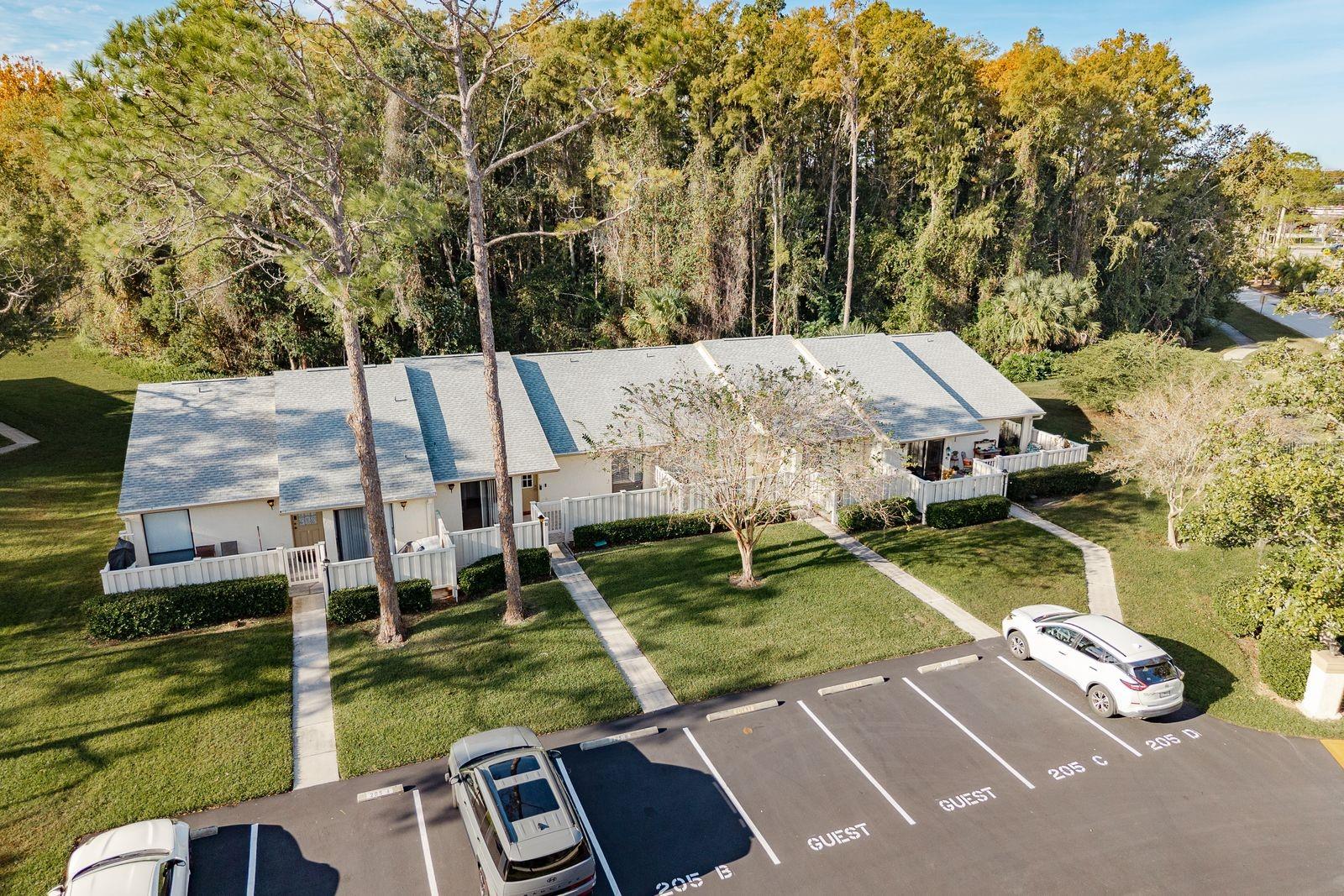 Listing photo id 30 for 1300 Shady Pine Way B