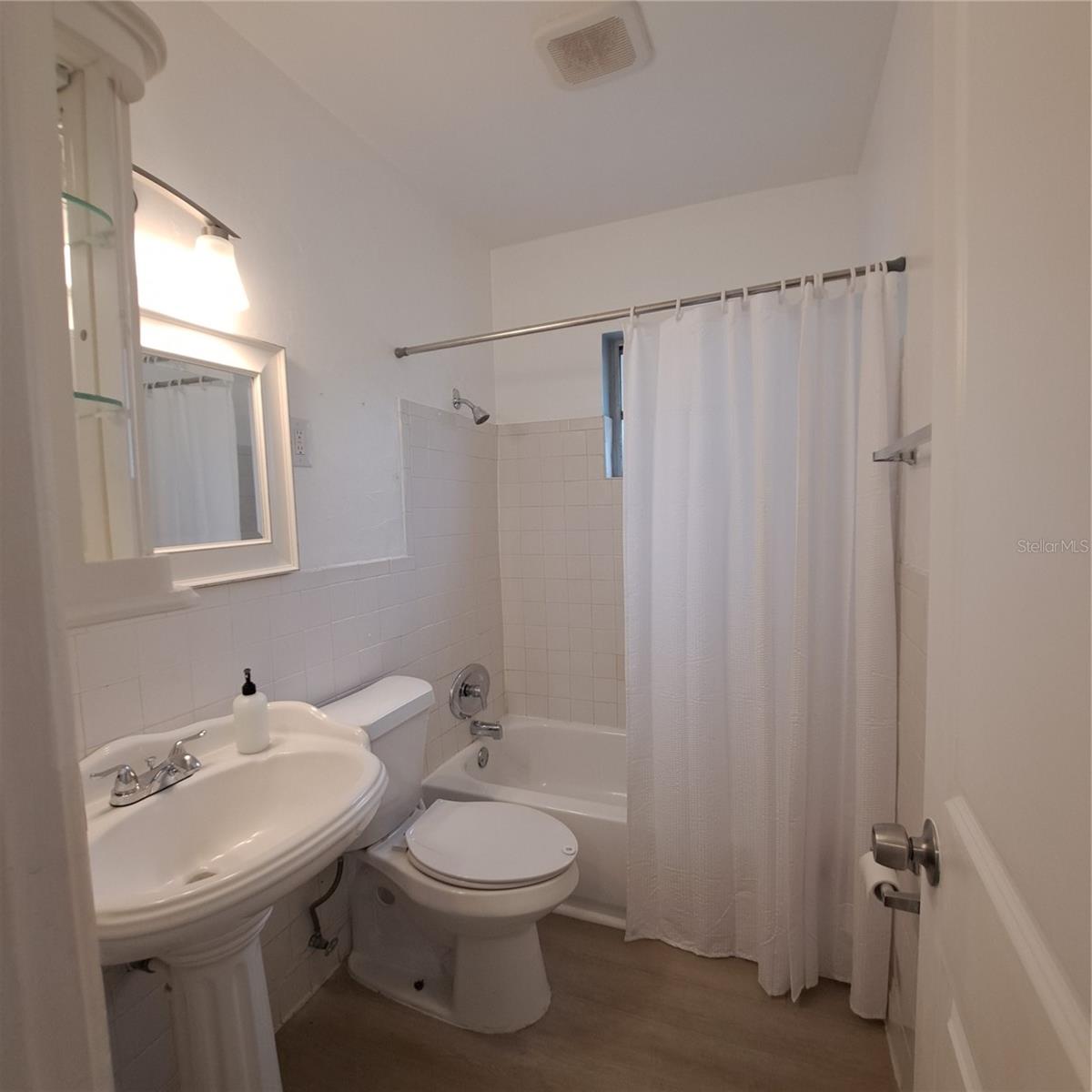 Image 18 of 42 For 627 61st Avenue S