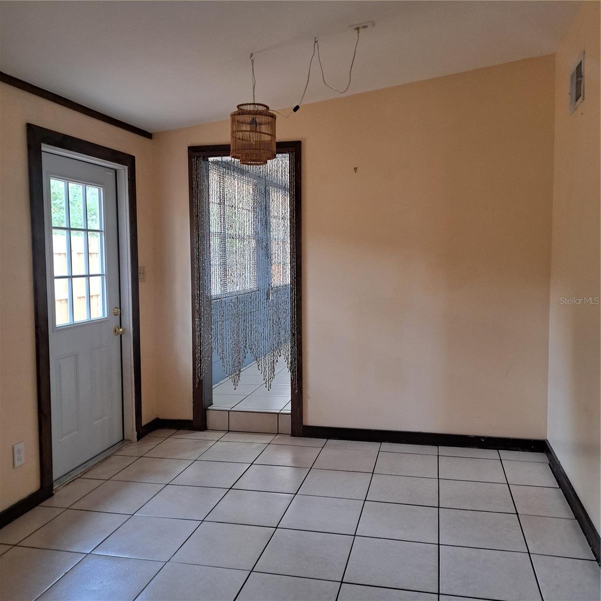 Image 6 of 42 For 627 61st Avenue S