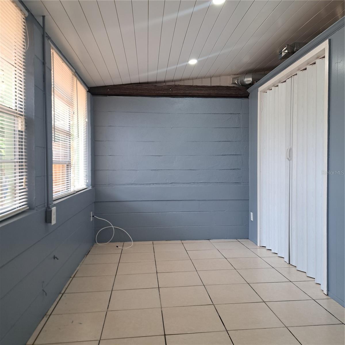 Image 7 of 42 For 627 61st Avenue S