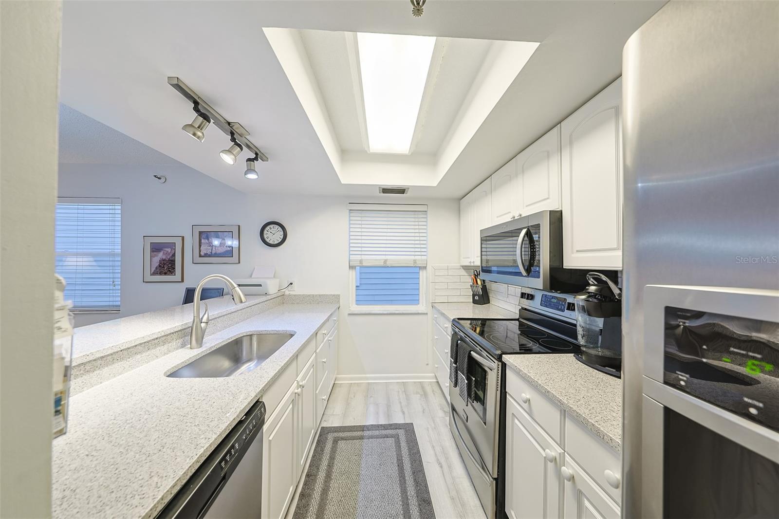 Image 10 of 30 For 19930 Gulf Boulevard 1b