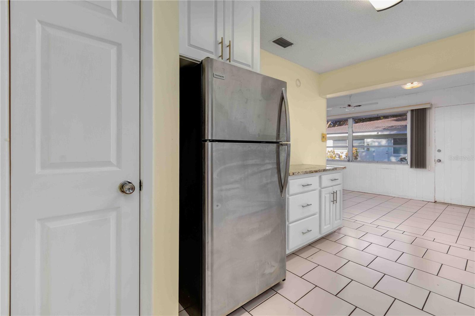 Image 10 of 33 For 11200 102nd Avenue 136