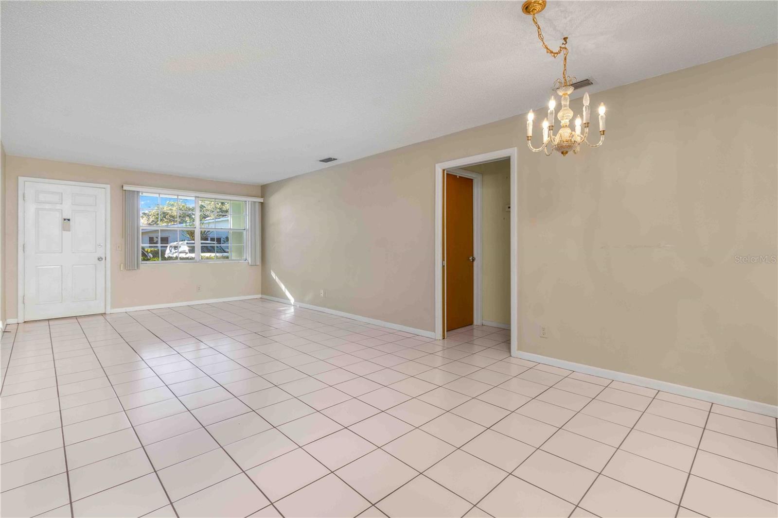 Image 5 of 33 For 11200 102nd Avenue 136