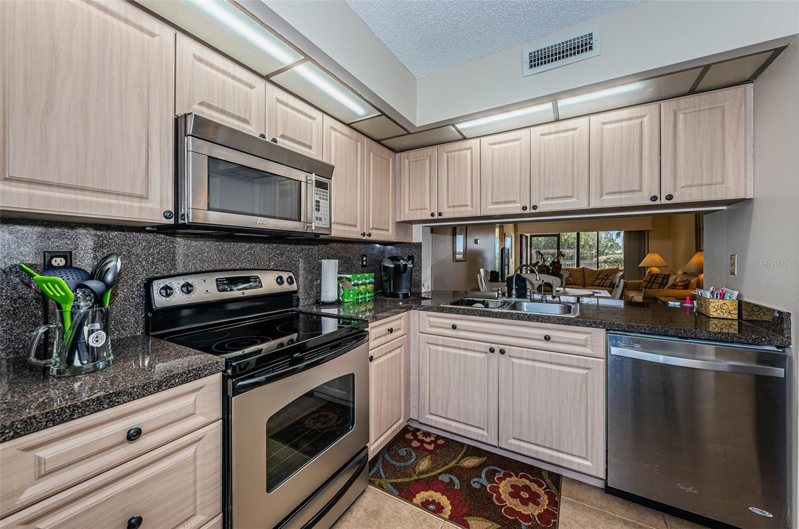 Image 6 of 35 For 6287 Bahia Del Mar Circle 101