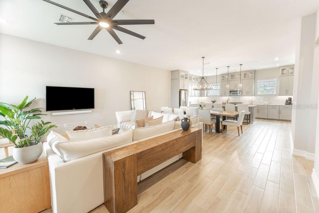 Listing photo id 8 for 5351 Bridge Street 62