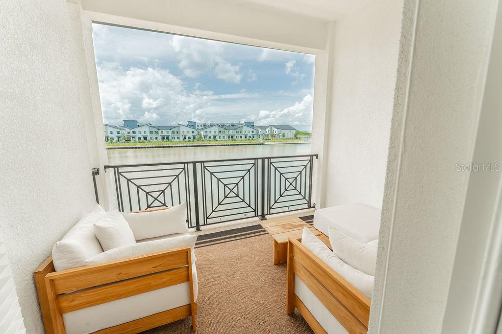 Listing photo id 12 for 5351 Bridge Street 62