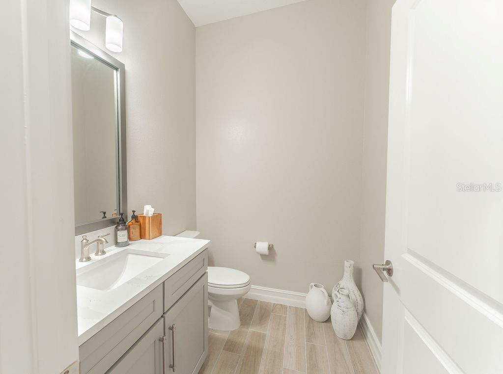 Listing photo id 13 for 5351 Bridge Street 62