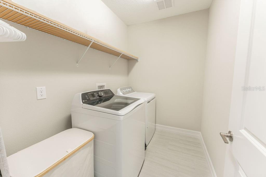 Listing photo id 17 for 5351 Bridge Street 62