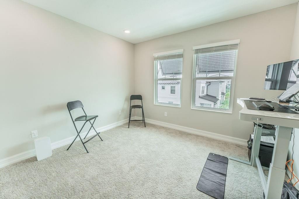 Listing photo id 18 for 5351 Bridge Street 62