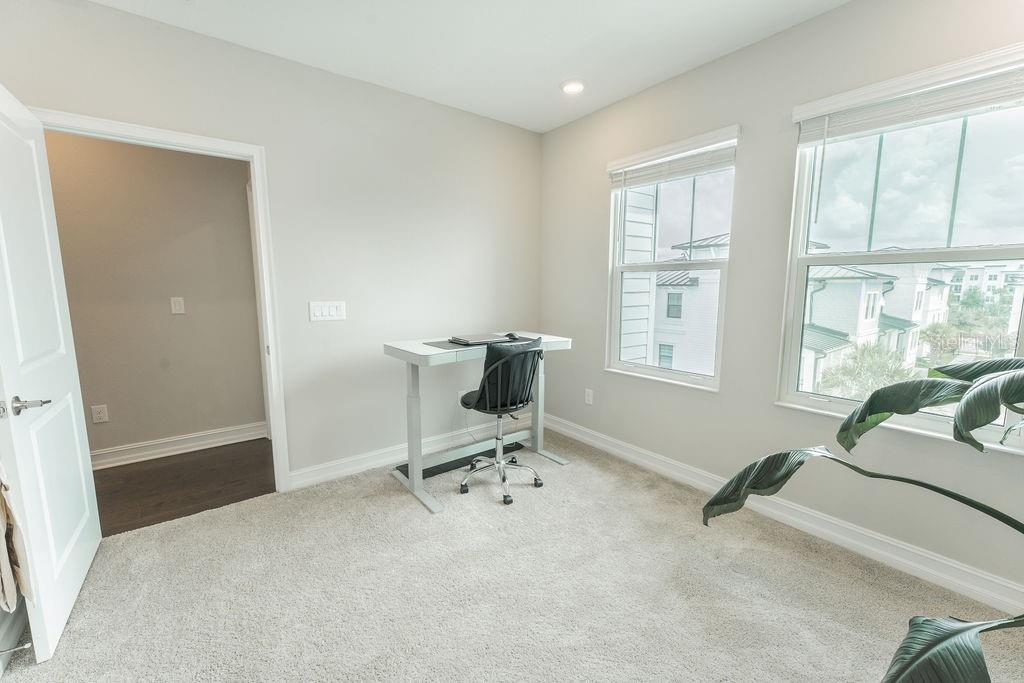 Listing photo id 20 for 5351 Bridge Street 62